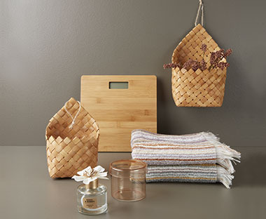 Bamboo bathroom scales, conifer hanging baskets set