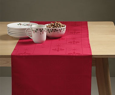 Coated tablecloth GULDSTEN in red