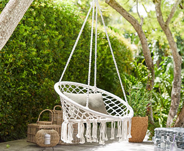 Hanging hammock chair in white