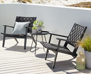 Black garden set with side table and lounge chairs