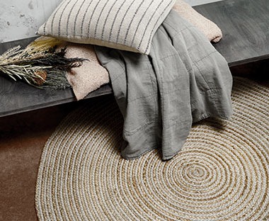 Round jute and cotton rug in natural grey