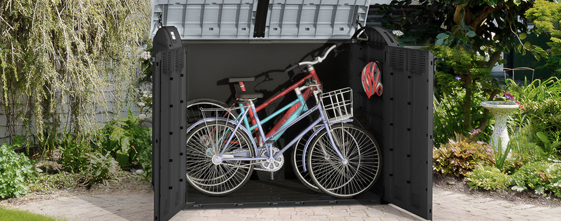 HENNE storage box with room for three bikes 
