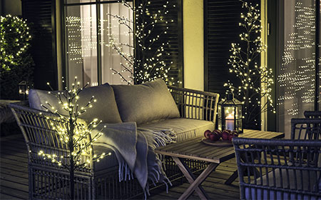 Outdoor Christmas lighting safety tips