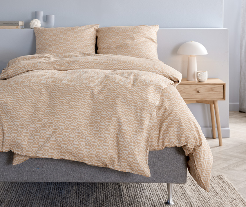 Sateen cotton bedding in latte colour with graphic brick design 