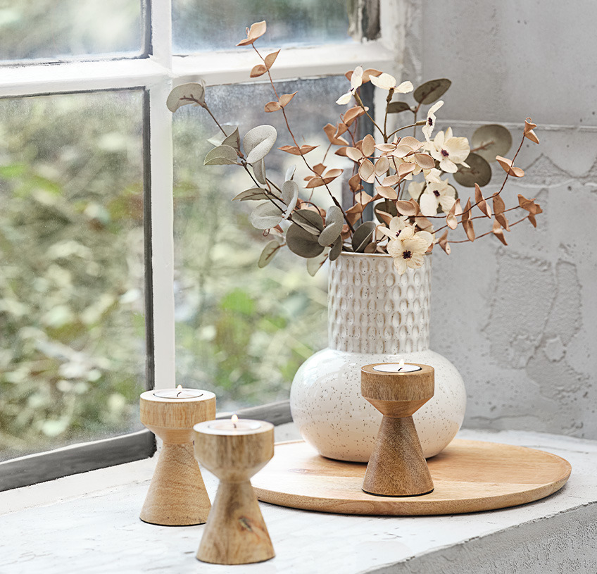 Embossed ceramic vase and mango wood tealight holder