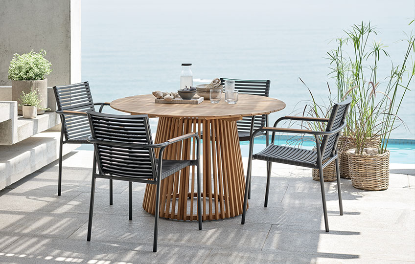 Garden furniture including teak garden table and plastic garden chairs 