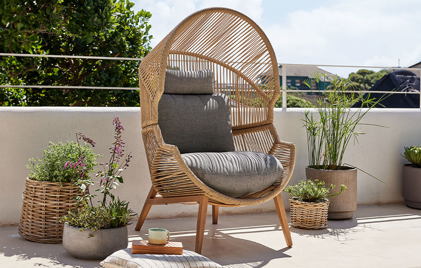 Garden lounge chair with canopy or shade made with plastic rattan