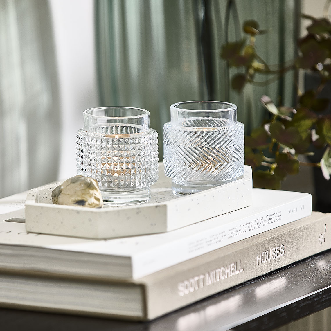 Decorative tray with tealight holders in glass