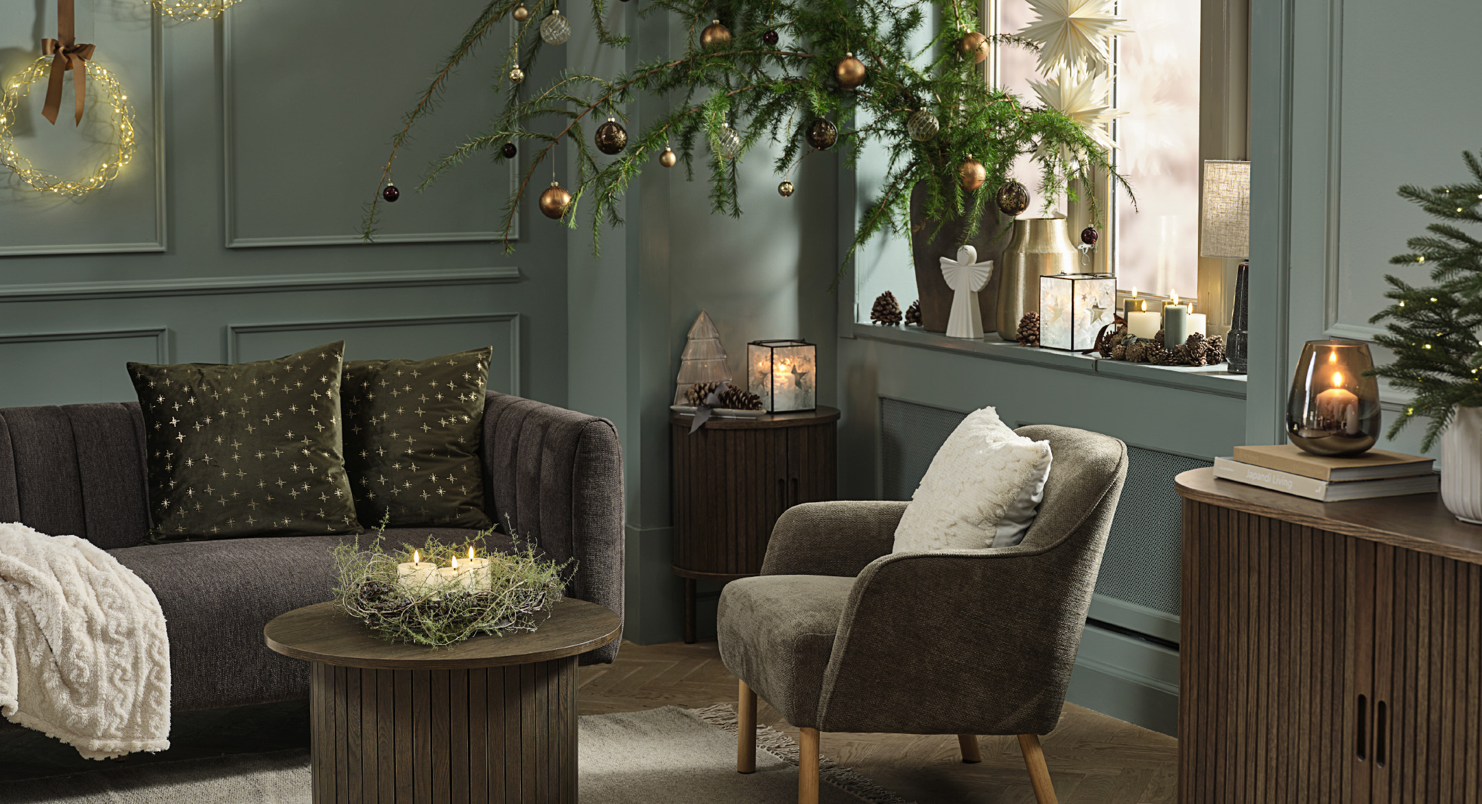 SNE Christmas wreath, ALVALDE cushion cover, GALAR LED pillar candles, LYNGVIG sideboard Living room setting with Christmas decorations