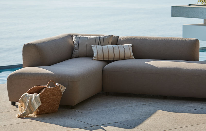 Outdoor lounge sofa made with all-weather and quick-dry fabric 