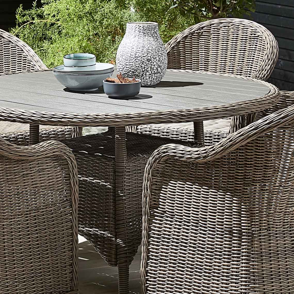 Synthetic rattan or poly rattan garden table and chairs 