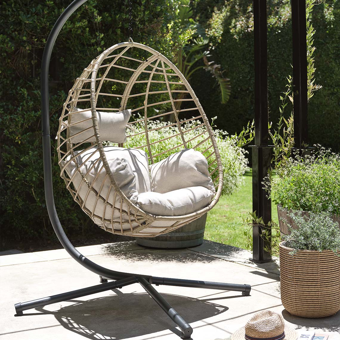 Maintenance-free hanging chair for the garden, patio, or large balcony