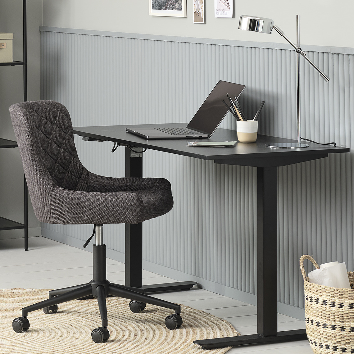 SVANEKE standing desk and PEBRINGE desk chair Standing desk and desk chair in a home office