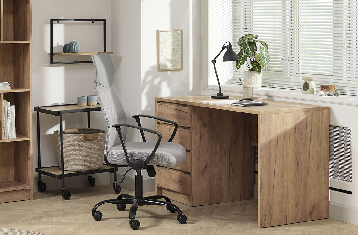 LIMFJORDEN desk and BILLUM office chair Desk with drawers in a home office