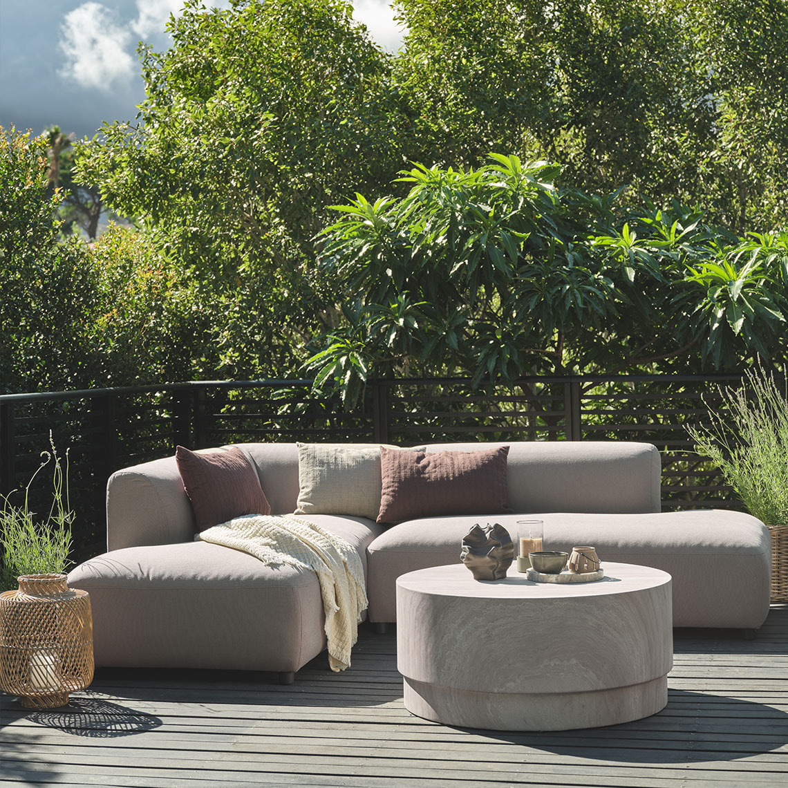 Garden lounge set in all-weather material 