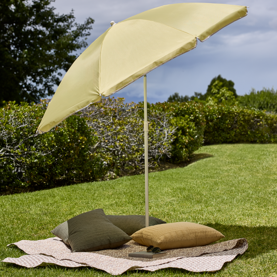Parasols, blankets and pillows 