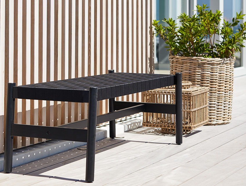 Get a stylish patio with the right garden table and chairs set JYSK
