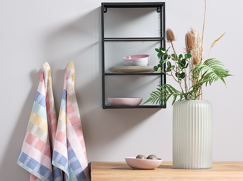 Hanging multicolour tea towel KAMELIA with light green SIVERT vase Colourful home ware accessories