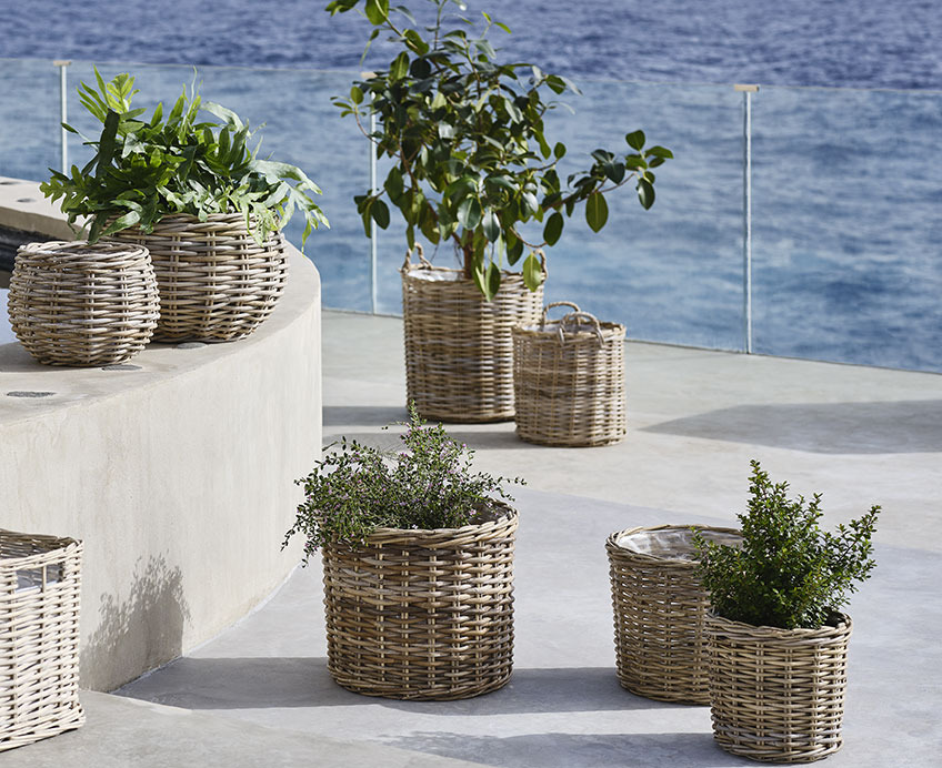 SANSEBIE garden planters are available in different shapes and sizes Large balcony with garden planters in different sizes
