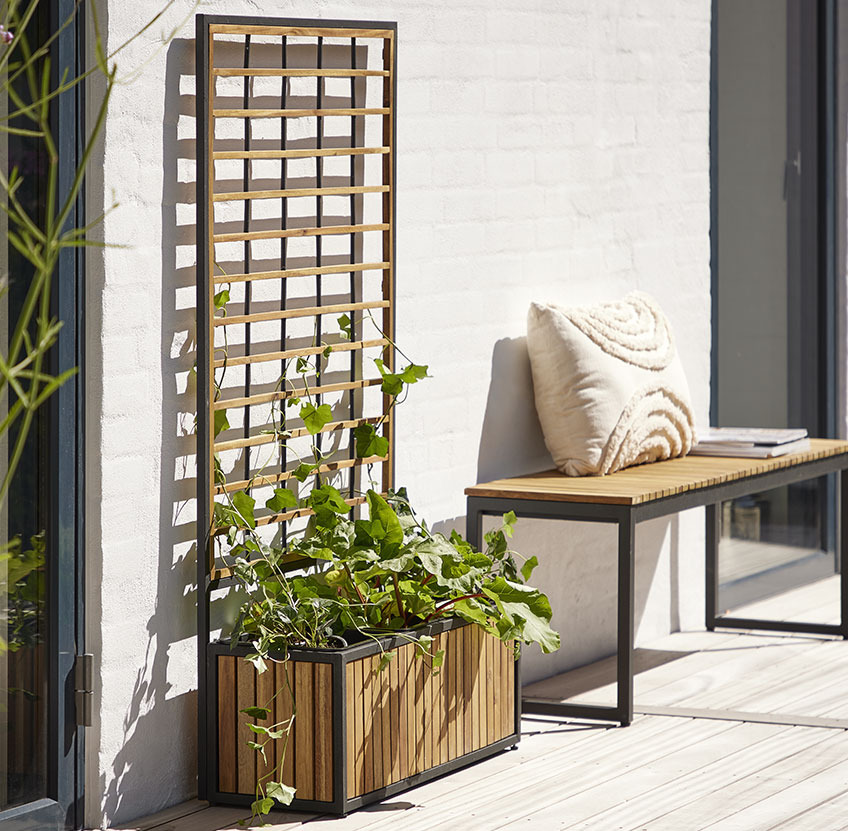 Planter box with trellis 